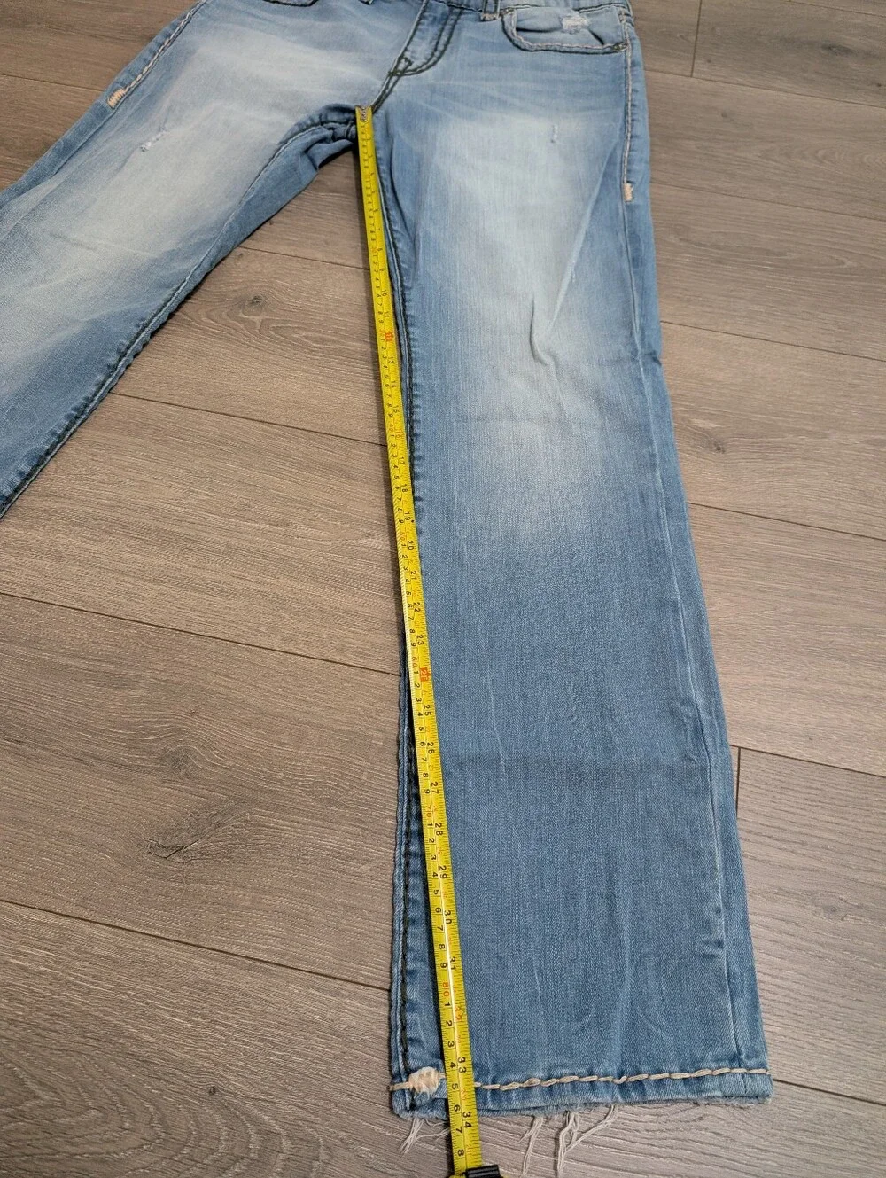 True Religion Ricky Relaxed Straight Light Wash Distressed Unique Stitching•34👖